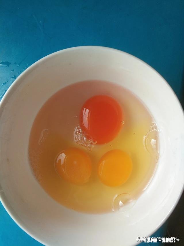 鸡拉白稀，喉咙响用什么药好