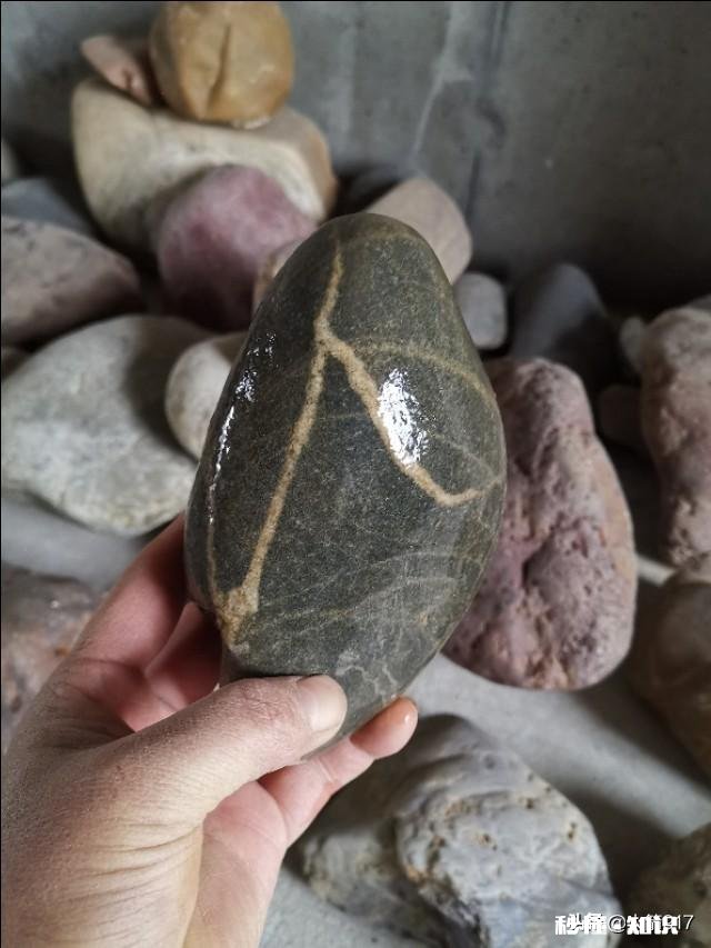 这个石头的字是天然还是人工