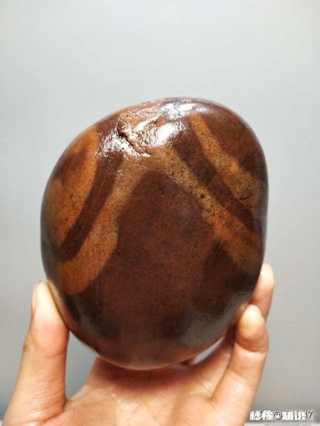 这个石头的字是天然还是人工