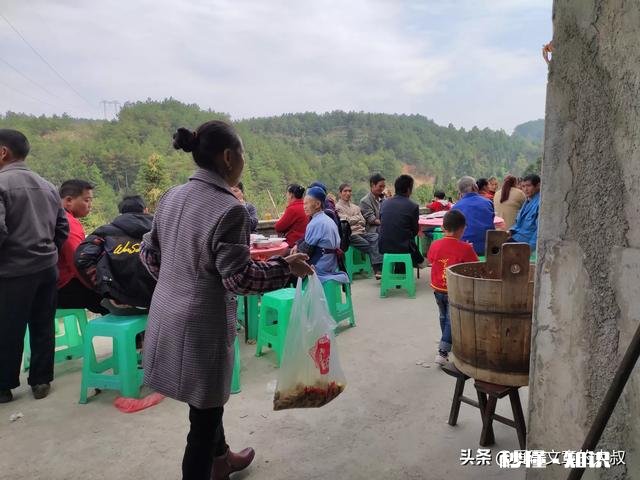 你们那边会摆哪些酒席请客