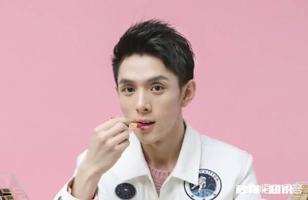 怎么看待那些用美颜和会化妆的男生