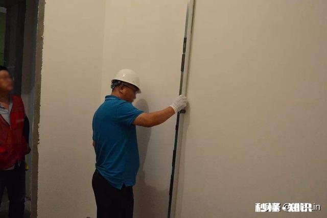 装修房子是先批墙还是先装门