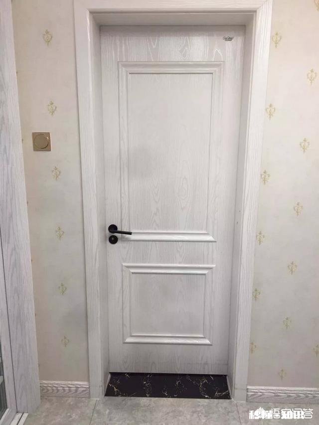 装修房子是先批墙还是先装门