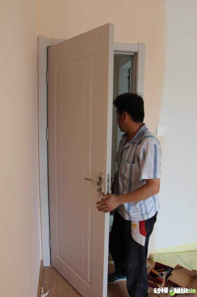 装修房子是先批墙还是先装门