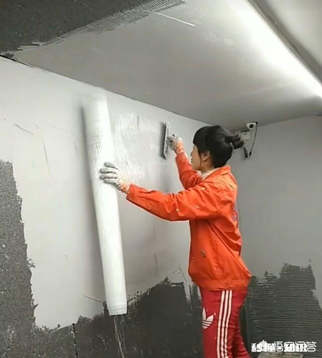 装修房子是先批墙还是先装门