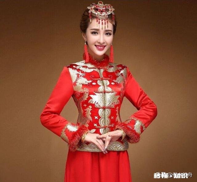 上联 钻戒迎春花“指”俏。（下联）鹊上“梅”梢