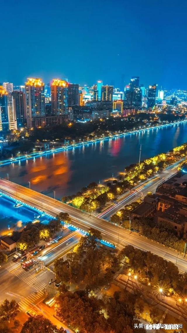 上联：一声征雁，半窗残月，凄凉只恐乡心起。下联怎么对