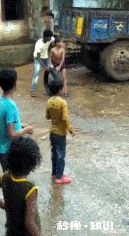 为什么赤犬被白胡子攻击了那么多次,后面还能生龙活虎的追杀路飞他们