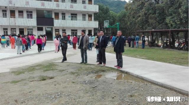 我在A地有教师编制，现在考到了B地，向A地交了辞职报告，不批不给档案，我能自己补一个档案吗