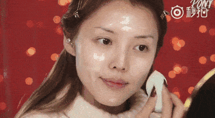 怎么涂粉底才能不浮粉脱妆，看起来很自然