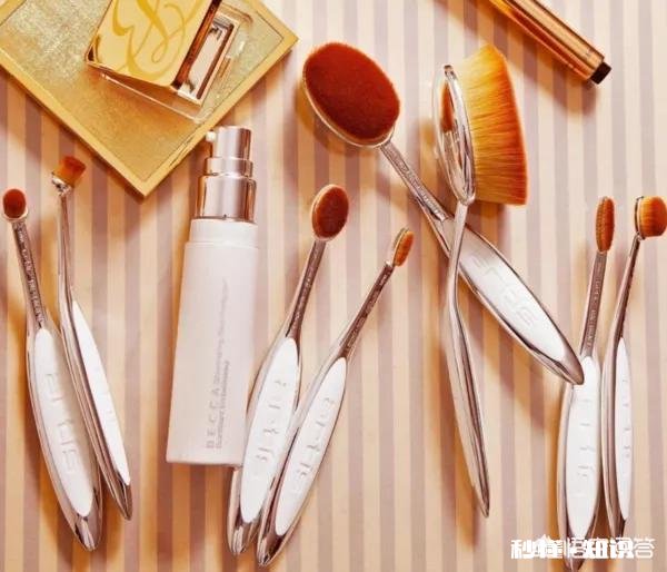 怎么涂粉底才能不浮粉脱妆，看起来很自然