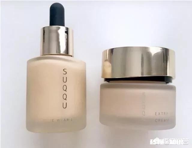 怎么涂粉底才能不浮粉脱妆，看起来很自然