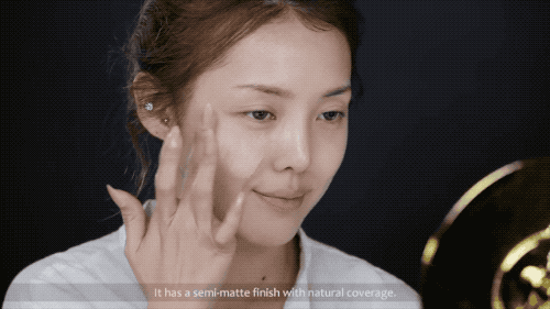 怎么涂粉底才能不浮粉脱妆，看起来很自然