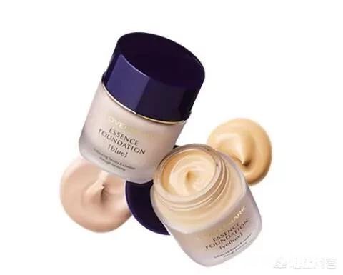 怎么涂粉底才能不浮粉脱妆，看起来很自然