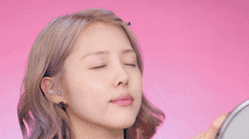 怎么涂粉底才能不浮粉脱妆，看起来很自然