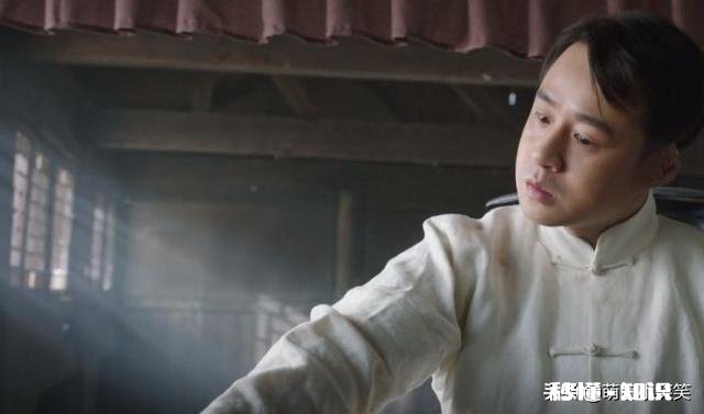 《新世界》中，小耳朵是什么组织的头领