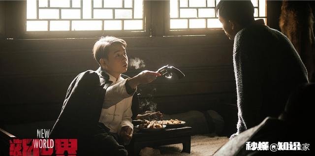 《新世界》中，小耳朵是什么组织的头领