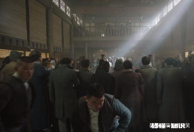 《新世界》中，小耳朵是什么组织的头领