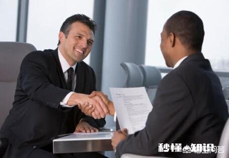 当面一套背后一套的客户我们怎么应对，当谈利益的时候他会搪塞，用什么办法来对付