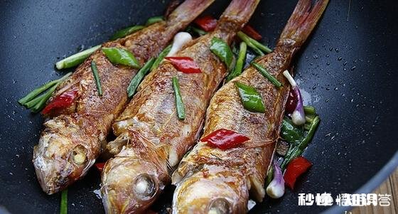 炸鱼防伤鱼皮有什么窍门