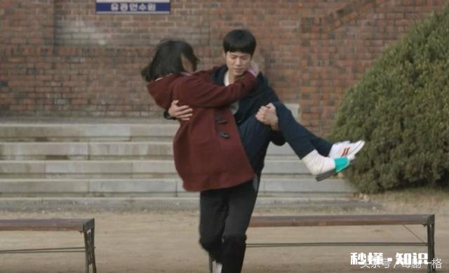 《请回答1988》正焕跟德善表白那段戏，如果正焕不说是开玩笑，德善会做出什么回应呢