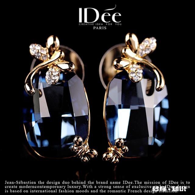 有没有人知道，该给女朋友买什么样的耳饰品或者女人喜欢什么样的耳钉