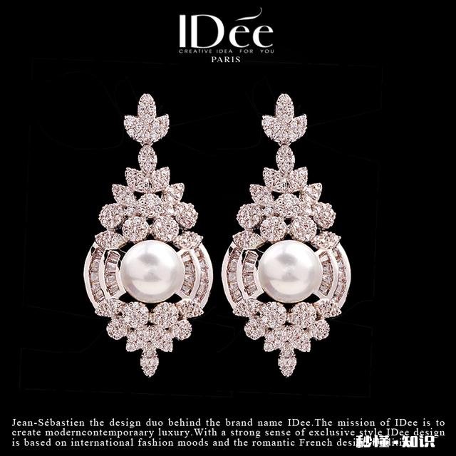 有没有人知道，该给女朋友买什么样的耳饰品或者女人喜欢什么样的耳钉