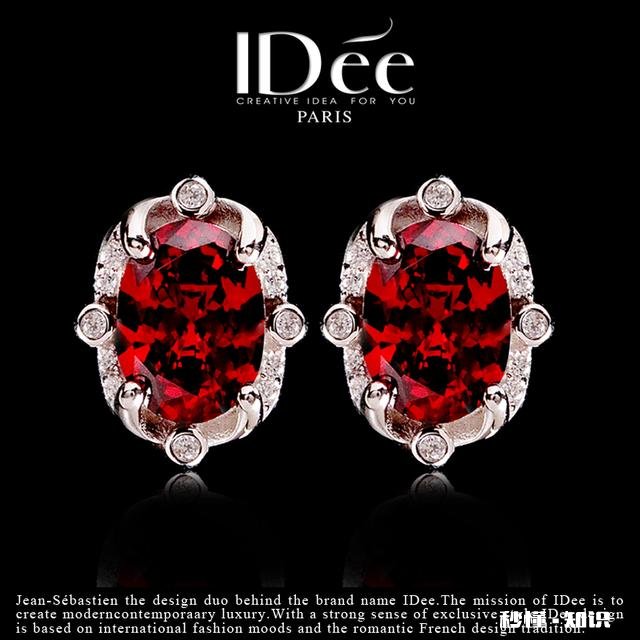 有没有人知道，该给女朋友买什么样的耳饰品或者女人喜欢什么样的耳钉