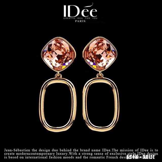 有没有人知道，该给女朋友买什么样的耳饰品或者女人喜欢什么样的耳钉