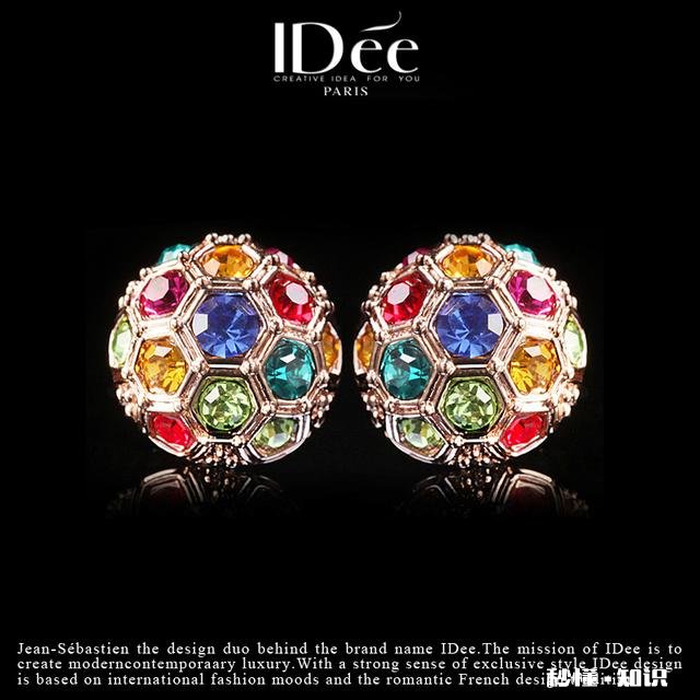 有没有人知道，该给女朋友买什么样的耳饰品或者女人喜欢什么样的耳钉