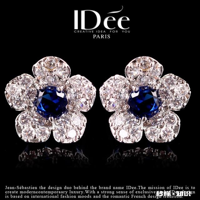 有没有人知道，该给女朋友买什么样的耳饰品或者女人喜欢什么样的耳钉