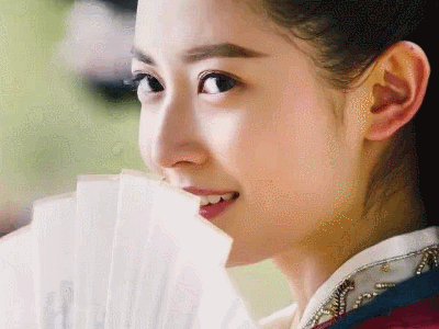 突然间喜欢老看着一个女孩，是不是喜欢上她了