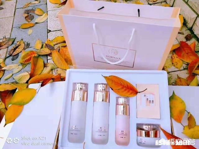 女朋友春节期间过生日，想送她一套护肤品，有什么推荐吗