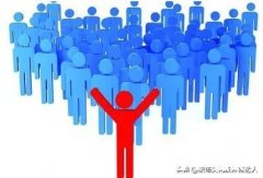 手下的人做事总是做不好但态度很好，我该不该帮她完成