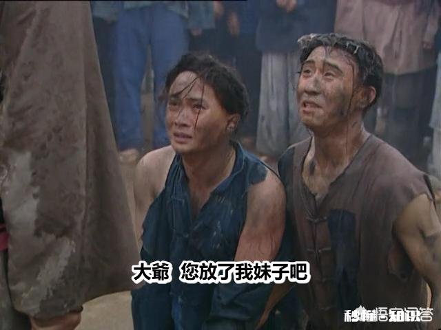 电视剧《雍正王朝》第一集中,不管是在北京还是扬州,为什么热天都穿很多衣服