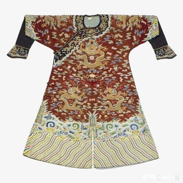 电视剧《雍正王朝》第一集中,不管是在北京还是扬州,为什么热天都穿很多衣服