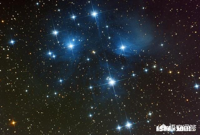 为什么人眼晴能一下就能看到几十亿光年的星星