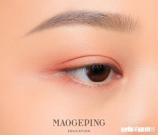 如何打造一款不易晕染的眼妆