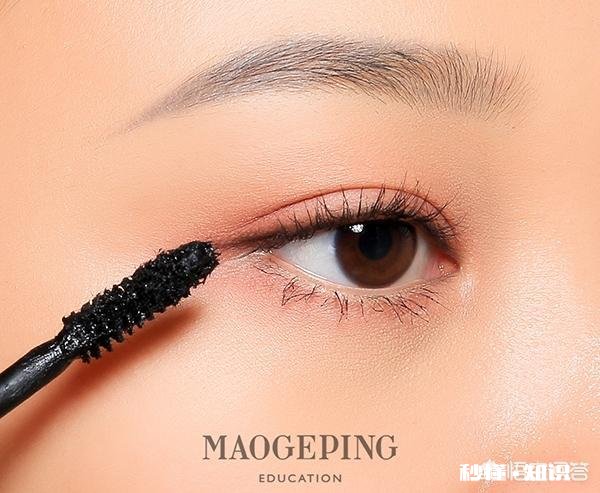 如何打造一款不易晕染的眼妆
