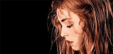 女人有时咬嘴唇是什么心理