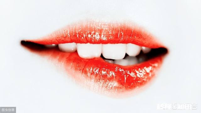 女人有时咬嘴唇是什么心理