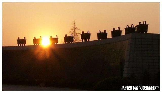 《西游记》中,大禹用金箍棒测量江海浅深,他的力气比孙悟空还大