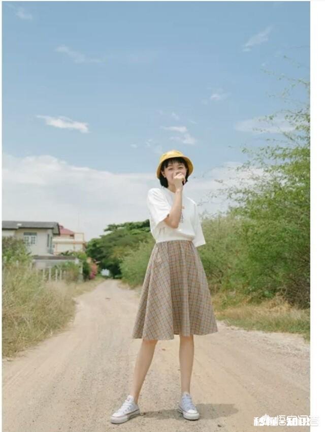 17岁的高中女生，长相清秀，齐肩发，适合什么样的穿搭