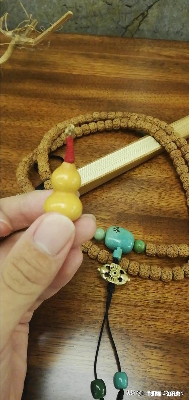 我看到好多人没事就盘手串等装饰品,特别是年轻人,他们是酸还是什么心理呢