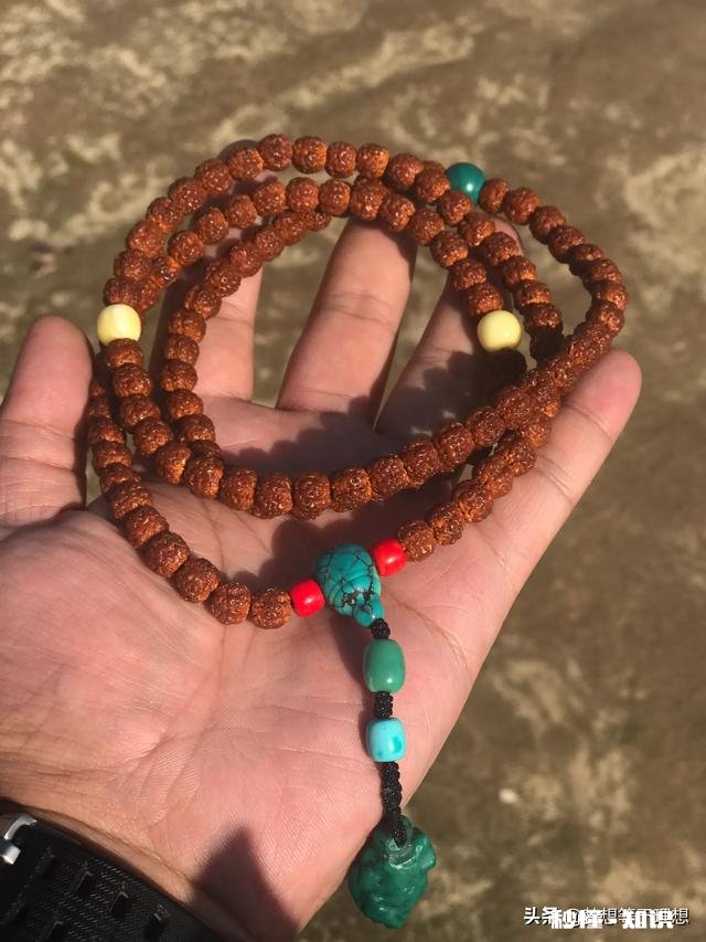 我看到好多人没事就盘手串等装饰品,特别是年轻人,他们是酸还是什么心理呢