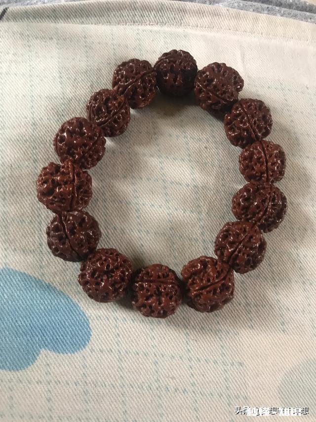 我看到好多人没事就盘手串等装饰品,特别是年轻人,他们是酸还是什么心理呢