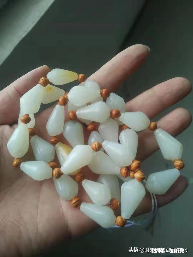 我看到好多人没事就盘手串等装饰品,特别是年轻人,他们是酸还是什么心理呢