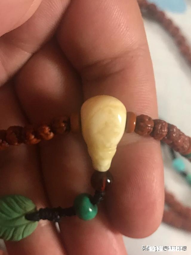 我看到好多人没事就盘手串等装饰品,特别是年轻人,他们是酸还是什么心理呢