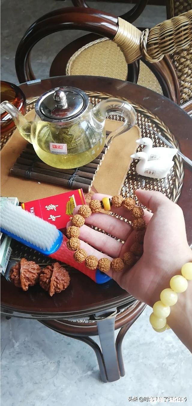 我看到好多人没事就盘手串等装饰品,特别是年轻人,他们是酸还是什么心理呢