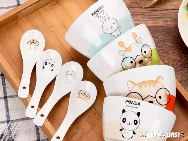 请问有没有做美食好看的碗碟之类的，比较少女心又不反光的